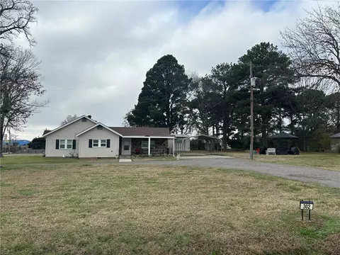 302 Bradley Cove Rd, Russellville, AR 72802