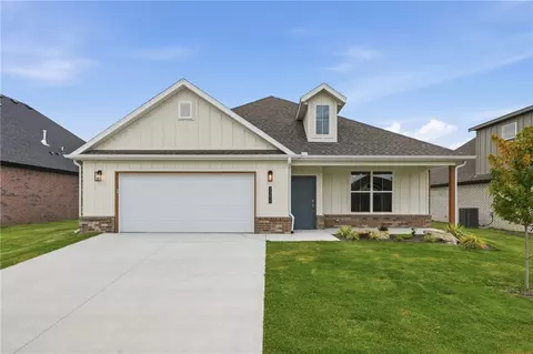 2305 N Lexington St, Siloam Springs, AR 72761