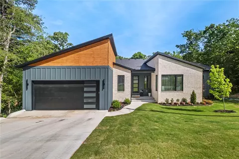 2 Helmsley Cir, Bella Vista, AR 72715