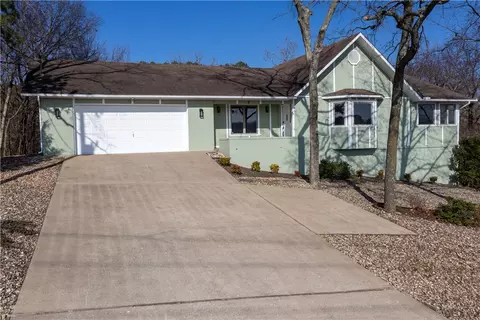 2 Boyce Cir, Bella Vista, AR 72715