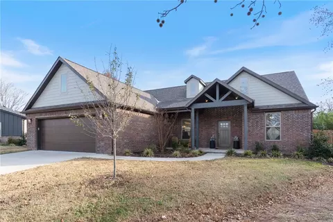 1150 S Liberty Dr, Fayetteville, AR 72701