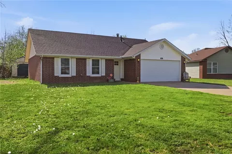 669 Sarah Pl, Centerton, AR 72719