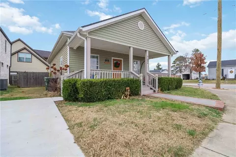 742 N 5th St, Rogers, AR 72756