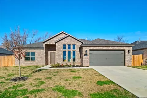 1004 Autumn Royal Ave, Lowell, AR 72745
