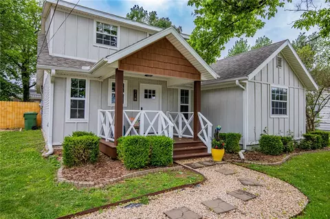 718 W Maple St, Rogers, AR 72756