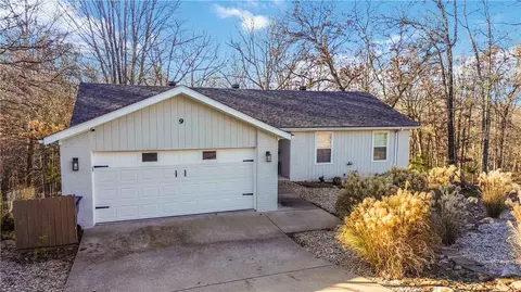 9 Whitton Ln, Bella Vista, AR 72714