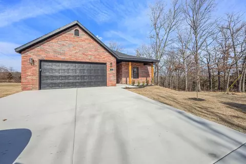 1 Cardenden Ln, Bella Vista, AR 72715