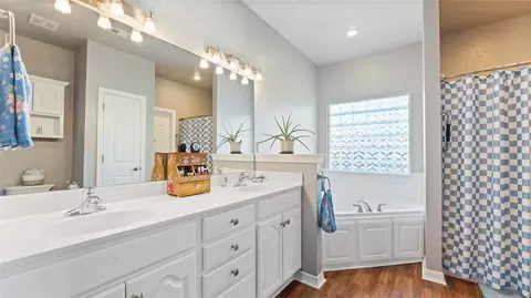 Bath - 738 Buckhead Ave, Springdale, AR 72764 photo 1 of 3