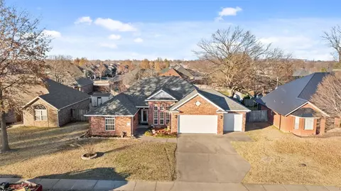 738 Buckhead Ave, Springdale, AR 72764