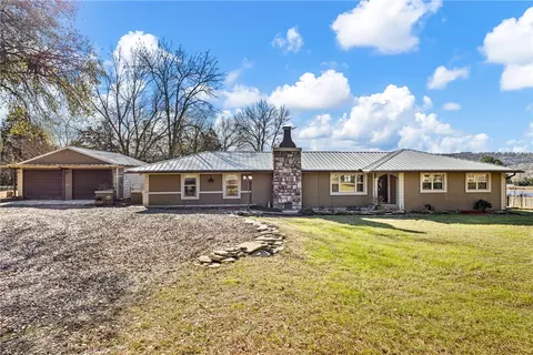 2075 Center Valley Rd, Russellville, AR 72802