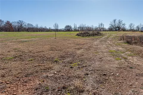 2405 Ladelle Ave, Lowell, AR 72745 photo 3