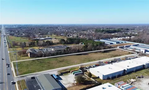1025 W Hudson Rd, Rogers, AR 72756