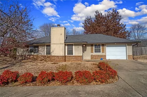 13 Kirkcaldy Dr, Bella Vista, AR 72715