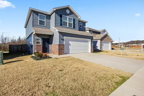827 E Sparrow Cir, Fayetteville, AR 72701