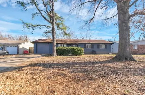 811 N 30th St, Rogers, AR 72756