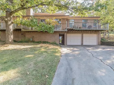2454 Karyn Ave, Fayetteville, AR 72703