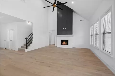 Living - 471 Silverview Ave, Centerton, AR 72719 photo 3 of 5