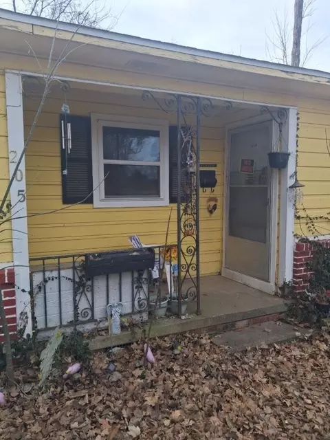 205 NW G St, Bentonville, AR 72712