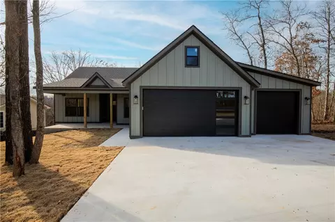 15 Kenninghall Ln, Bella Vista, AR 72715