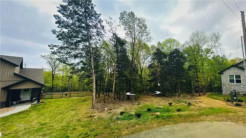 Mccoy Circle, Bella Vista, AR 72715