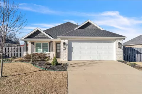 221 S Nightfall Ave, Farmington, AR 72730
