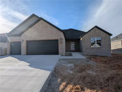 4910 Farmhouse St, Springdale, AR 72762