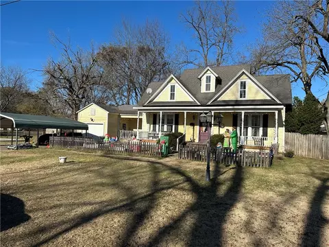204 Maple St, Dardanelle, AR 72834