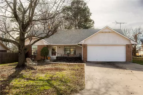 2304 Twin Springs St, Siloam Springs, AR 72761