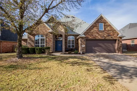 5704 S Chanberry Ln, Rogers, AR 72758