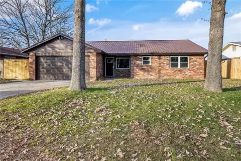 1321 Rolling Oaks Dr, Rogers, AR 72756