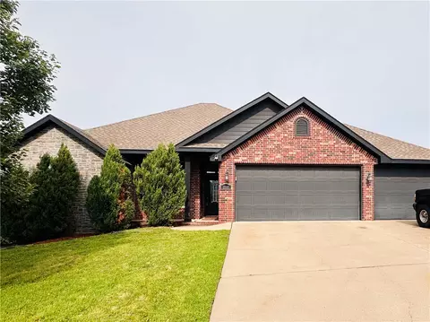 208 Cowans, Lowell, AR 72745