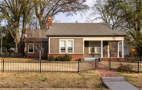 306 NW C St, Bentonville, AR 72712