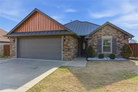 355 Lucian Ln, Springdale, AR 72764