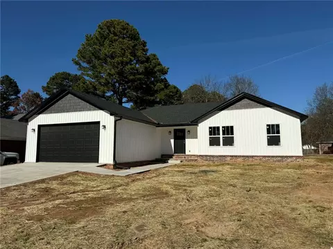 1018 E Norristown Cir, Russellville, AR 72802