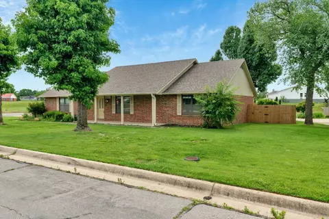 850 S Chateau Dr, Rogers, AR 72758