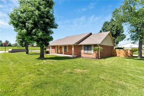 850 S Chateau Dr, Rogers, AR 72758