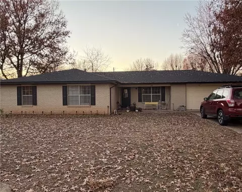 210 Franklin Ave, Lowell, AR 72745