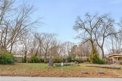804 N Virginia St, Springdale, AR 72764