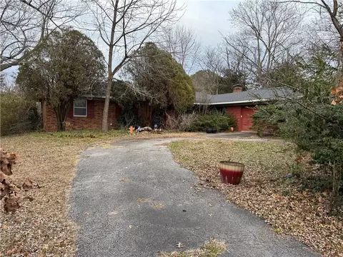 3790 E Fox Hunter Rd, Fayetteville, AR 72701