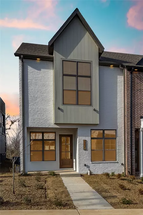 1037 NW A St, Bentonville, AR 72712