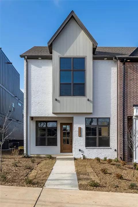 1037 NW A St, Bentonville, AR 72712