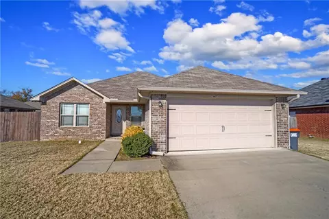 1617 E 9th St, Russellville, AR 72802