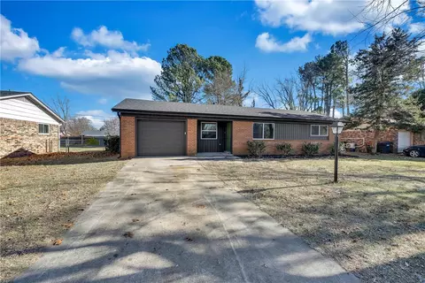 905 Thomas Blvd, Springdale, AR 72762