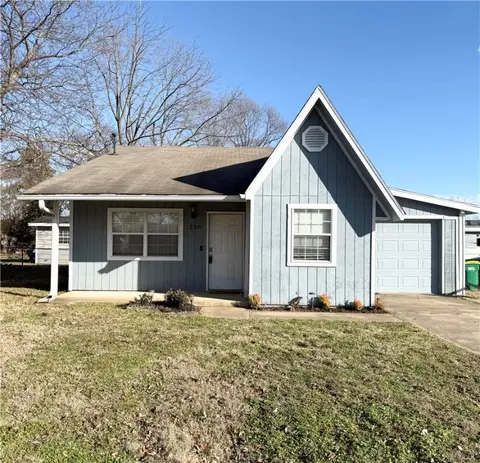 228 N C St, Centerton, AR 72719