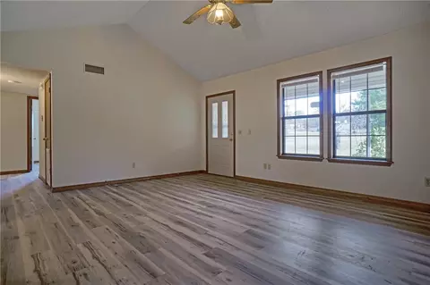 Living - 845 Singleton Rd, Dover, AR 72837 photo 3 of 4