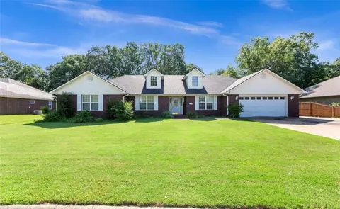 300 Cherokee Ln, Clarksville, AR 72830