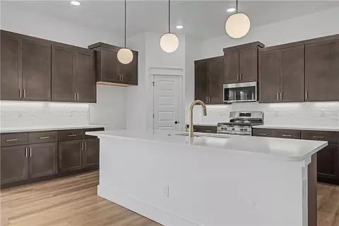Kitchen - 1150 Garrett Ln, Centerton, AR 72719 photo 7 of 9