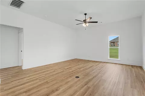 Living - 1150 Garrett Ln, Centerton, AR 72719 photo 1 of 3