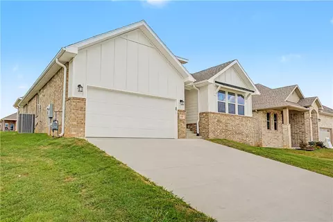 Exterior - 1150 Garrett Ln, Centerton, AR 72719 photo 2 of 8