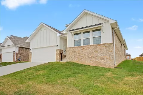 Exterior - 1150 Garrett Ln, Centerton, AR 72719 photo 3 of 8